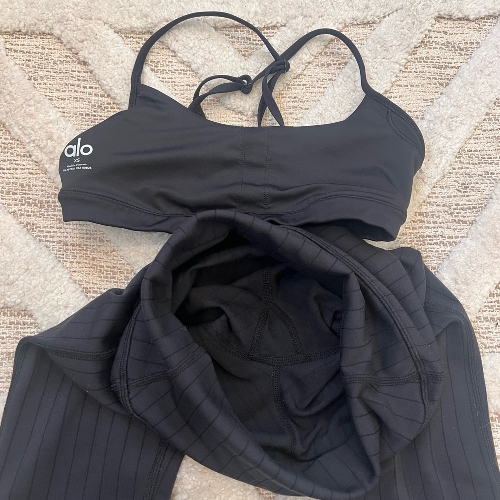 Set! Alo Outfit Pinstripe High Waist Leggings XS Airlift Intrigue Bra XS Black - Picture 9 of 11